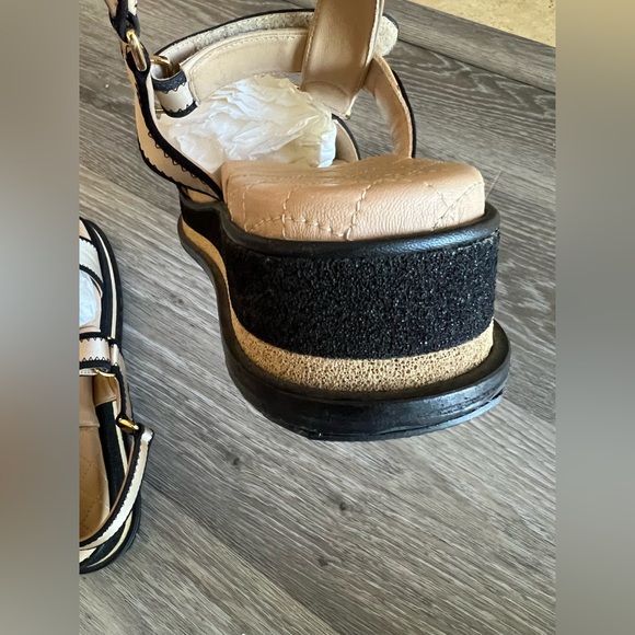 ✨CHANEL 100%Authentic  Beige and Black Quilted Sandals - Picture 12 of 15